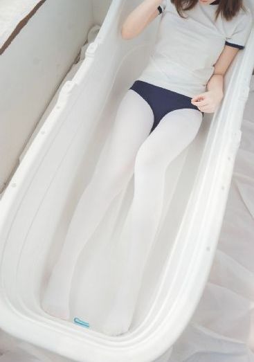 黑色止血钳_十万网红美女美酱